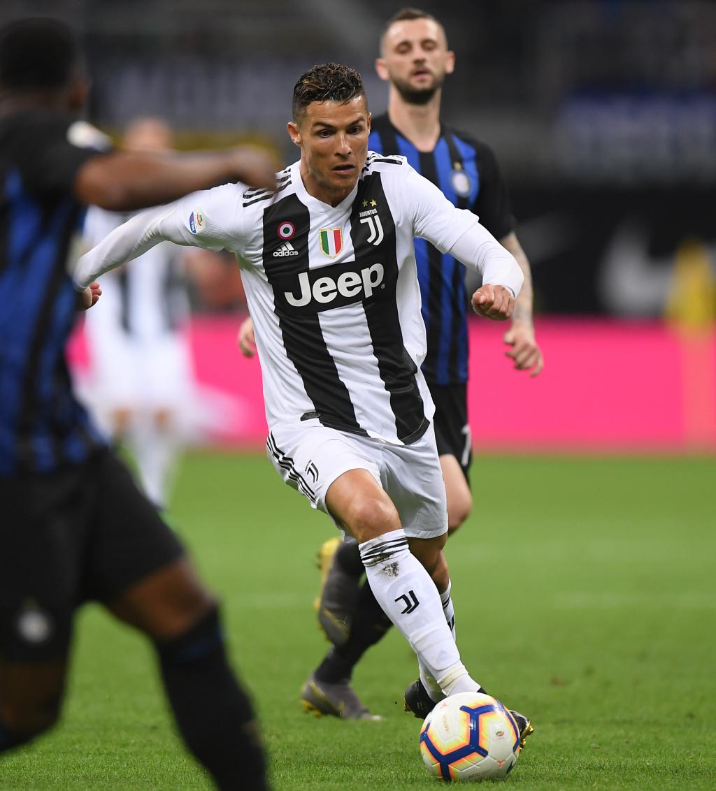 太阳报：女演员悉尼妹恢复单身后收到了大量英超球星的私信