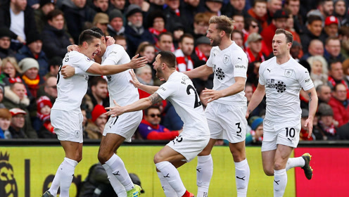 💡早报：世界杯赛程公布，梅西率队首夺美职联冠军（早报：世界杯赛程出炉，梅西率队首次问鼎美职联冠军）