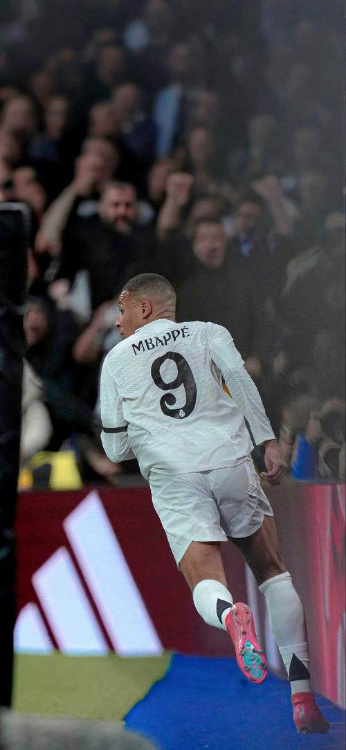 阿斯：莫斯克拉接近被西班牙国家队征召，哥伦比亚也在争取他（阿斯报：西班牙国家队接近召入莫斯克拉，哥伦比亚同样在争取）