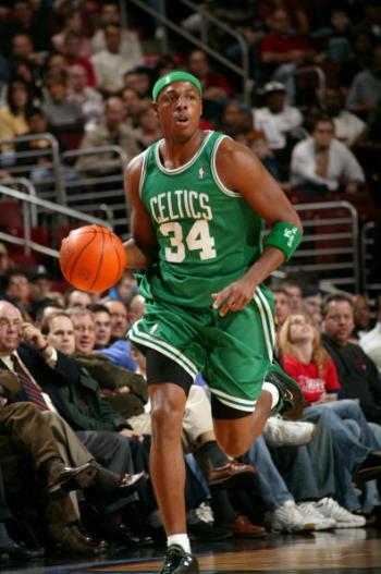 日媒：J2甲府风林45岁后卫山本英臣出轨球队死忠球迷妻子（日媒称：甲府风林45岁后卫山本英臣被曝与球队铁杆球迷之妻婚外情）