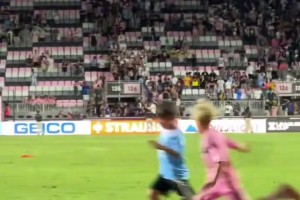 霍伊伦本赛季意甲10场4球，与上赛季联赛进球数持平（霍伊伦本季意甲10场轰4球，已追平上赛季联赛进球数）