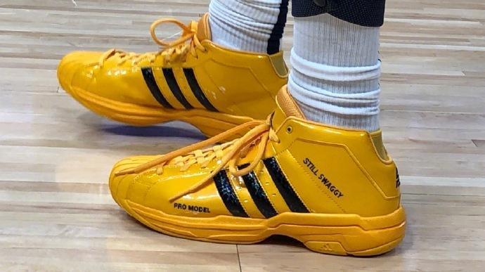 U22国足战韩国首发与负越南相比仅更换门将，王博豪继续出任中锋（U22国足对阵韩国首发仅门将变动，王博豪仍担任中锋）