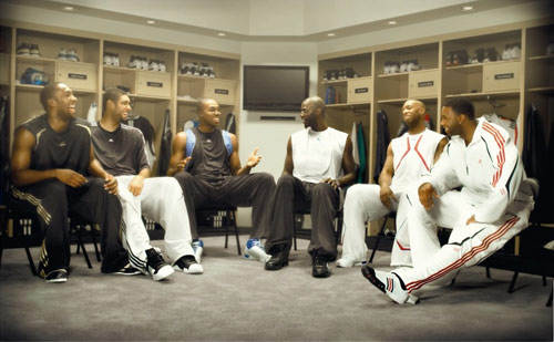 队友羡慕你留洋吗？王博豪：羡慕，我出去有房住（被问队友是否羡慕其留洋，王博豪：当然会，我出国有房可住）