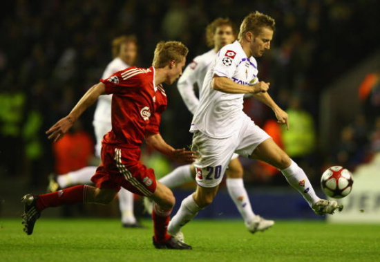 勇士新赛季名单敲定 库里领衔出战（勇士确定新季大名单 库里率队征战）