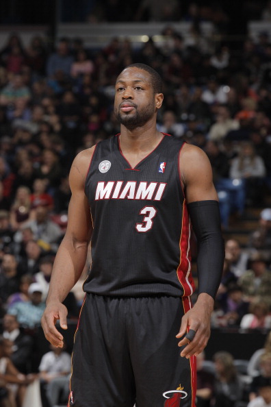 尼克斯晋级半决赛后，每位球员都能获得103000美元的奖金（尼克斯打进半决赛，队内每人奖金10.3万美元）