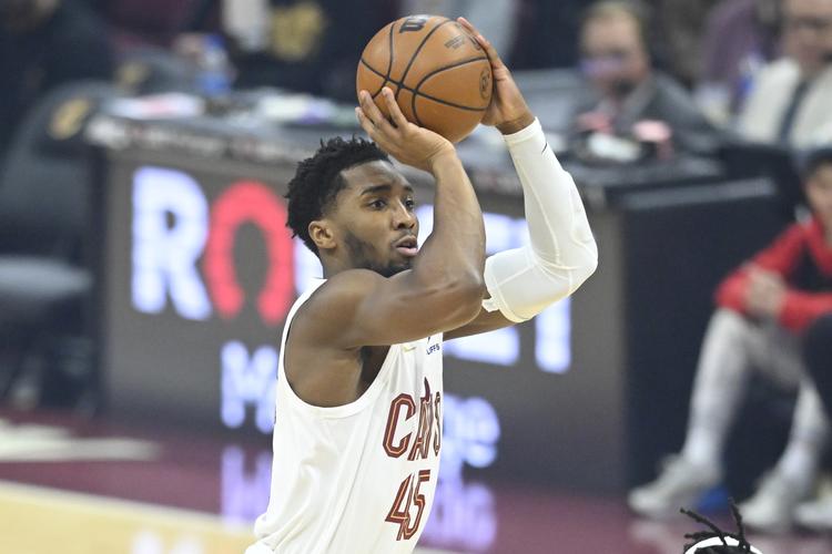 杰伦·布朗本赛季场均得分来到29，队史上仅次于塔图姆和伯德（杰伦·布朗本季场均29分，队史仅逊塔图姆与伯德）