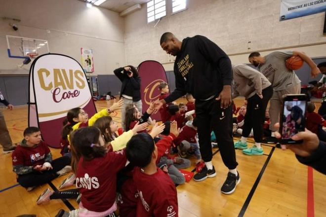 数据全面占优 却赢得并不轻松（数据占尽上风，赢球仍不轻松）