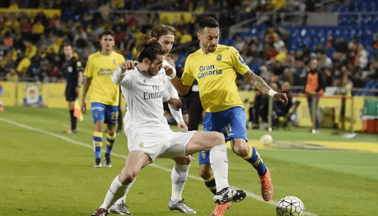 天降神兵，埃斯皮诺替补登场后即在底线附近攻入神仙球制胜（埃斯皮诺替补上阵，底线神仙球一锤定音）