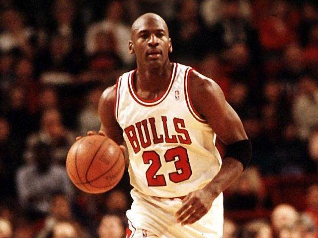 媒体人：亚泰每年差旅费很高，给外援交税也是非常沉重的负担（媒体人称亚泰差旅支出居高不下，外援税负压力沉重）