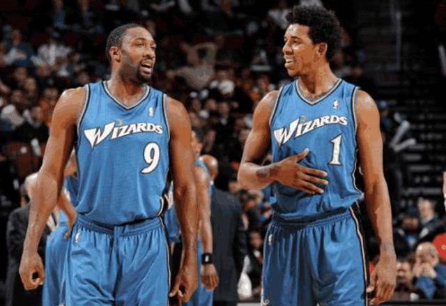 中超11月最佳球员候选：法比奥领衔，王燊超、吴曦、侯森在列（中超11月最佳球员候选出炉：法比奥领衔，王燊超、吴曦、侯森入围）